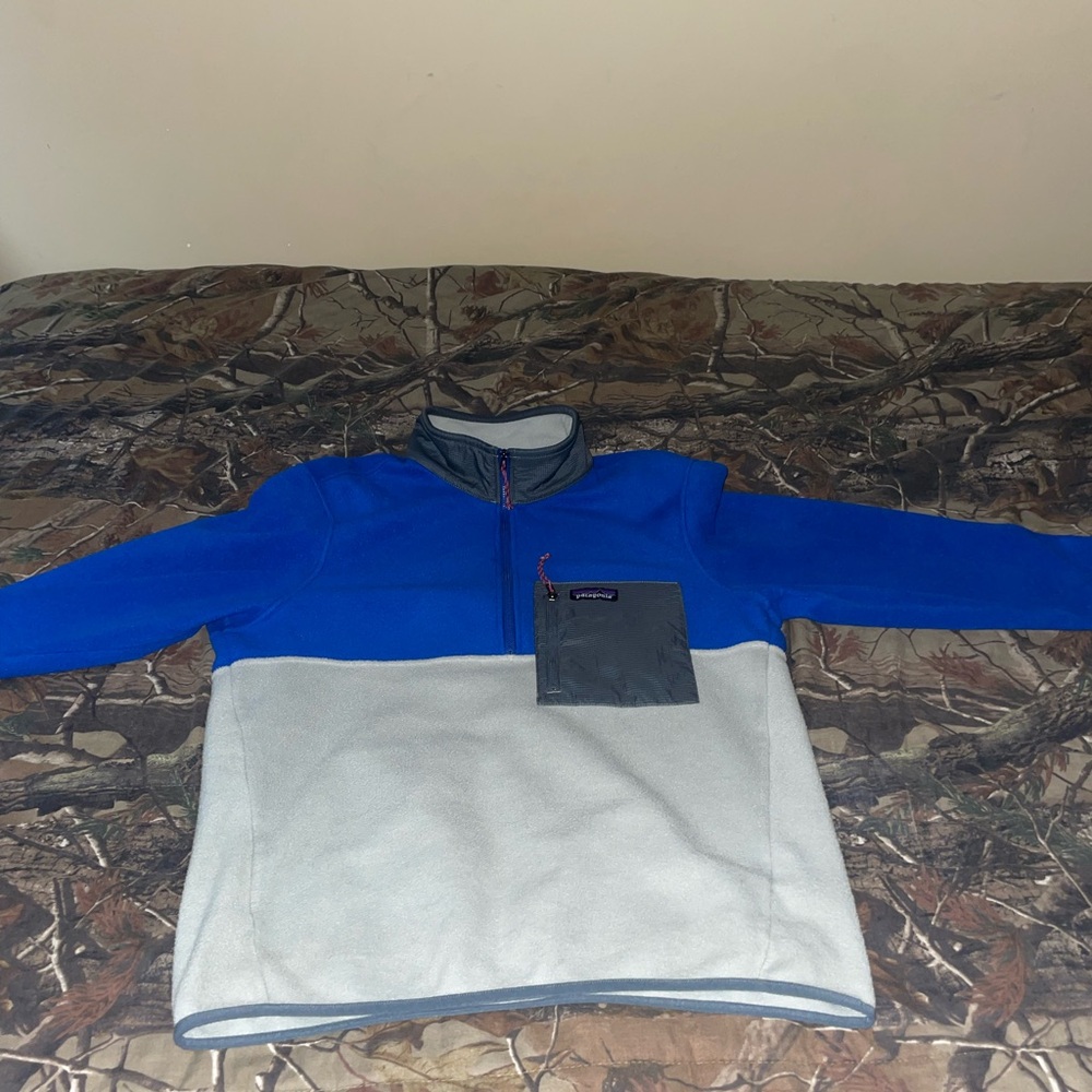 Patagonia Men's Blue and Gray Sweater